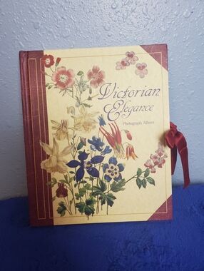 Vintage Victorian Elegance Photo Album- Hard Cover 23 Slot 1998 Waverly Avon